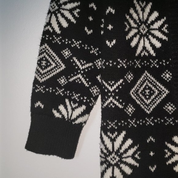 woman`s shrugs/cardigan - Picture 2 of 9